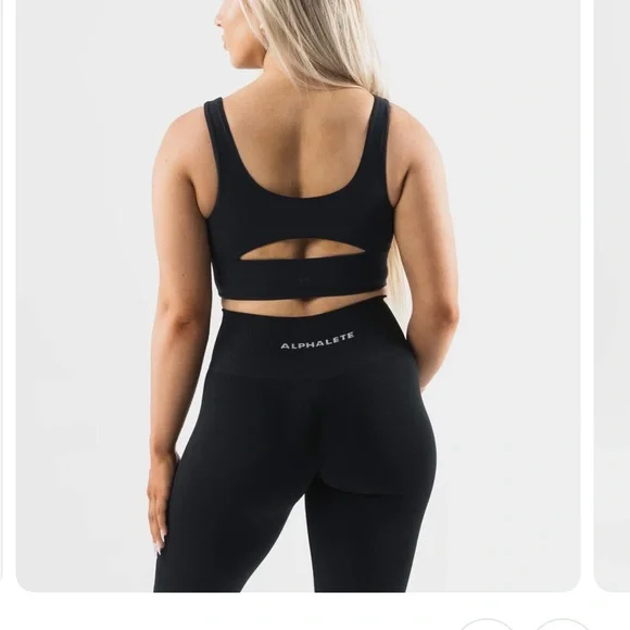 Black sports bra. Perfect condition size small - Picture 2 of 2